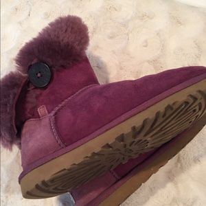 Ugg Bailey Button size 5 eggplant